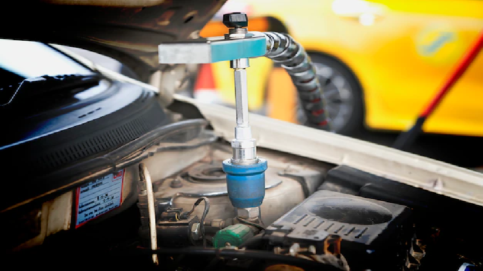 สาขาวิชาชีพบริการยานยนต์ อาชีพช่างซ่อมระบบก๊าซธรรมชาติอัดในรถบรรทุกและรถบัส ชั้น 3